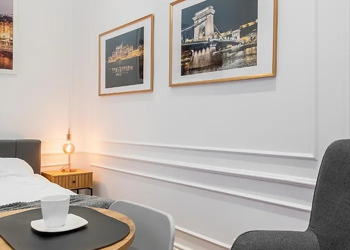 アパート 3 Bedroom Classical With A Modern Touch 2unit ブダペスト