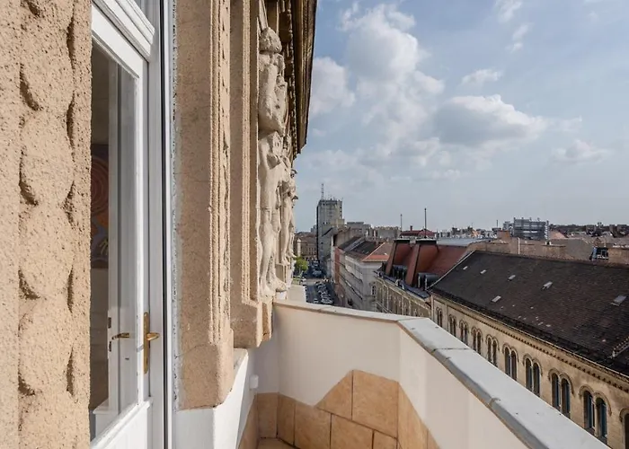 アパート 3 Bedroom Classical With A Modern Touch 2unit *