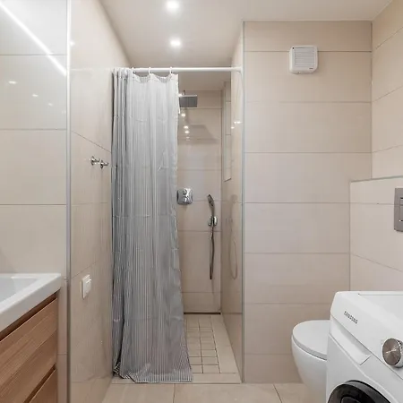 Lejlighed 3 Bedroom Classical With A Modern Touch 2unit