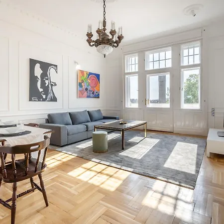 3 Bedroom Classical With A Modern Touch 2unit *