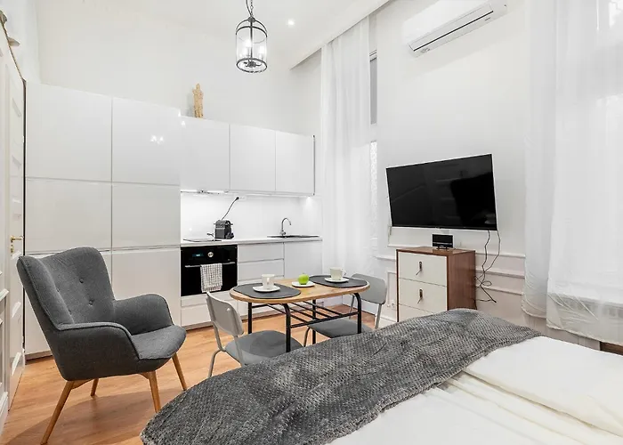 3 Bedroom Classical With A Modern Touch 2unit شقة بودابست