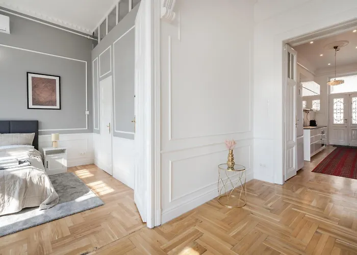 3 Bedroom Classical With A Modern Touch 2unit شقة *