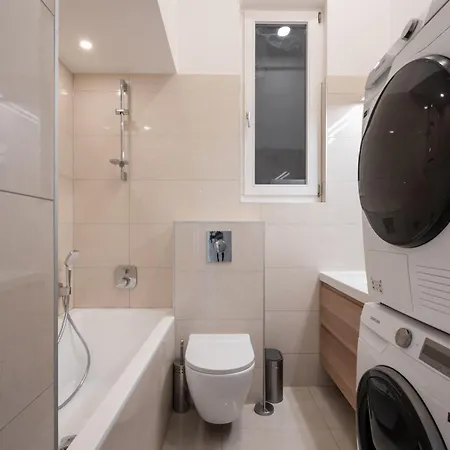 3 Bedroom Classical With A Modern Touch 2unit * Budapeszt