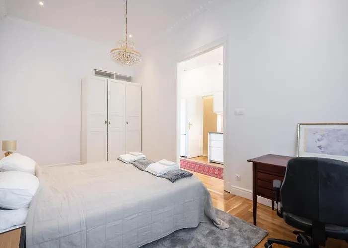 3 Bedroom Classical With A Modern Touch 2unit * בודפשט