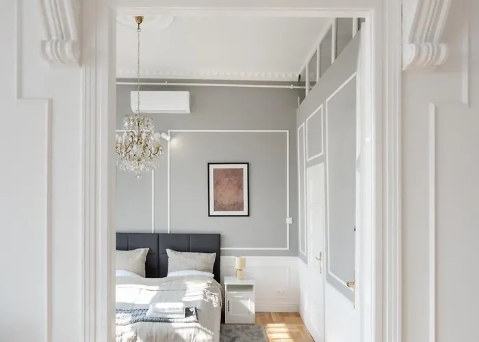 3 Bedroom Classical With A Modern Touch 2unit בודפשט