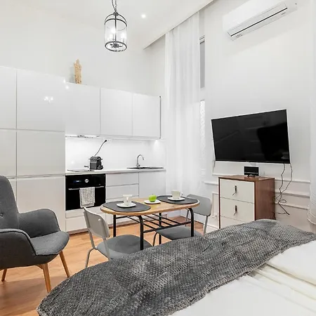 3 Bedroom Classical With A Modern Touch 2unit Apartament Budapesta