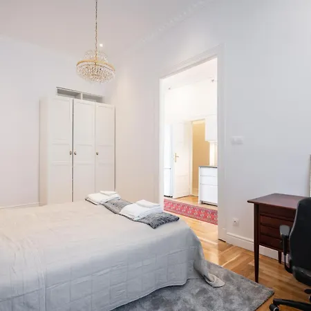 3 Bedroom Classical With A Modern Touch 2unit * Budapest