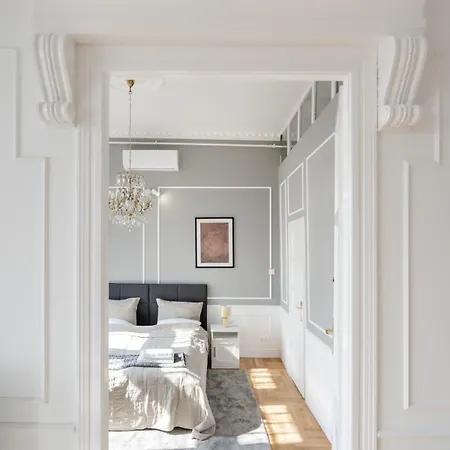 3 Bedroom Classical With A Modern Touch 2unit Budapešť